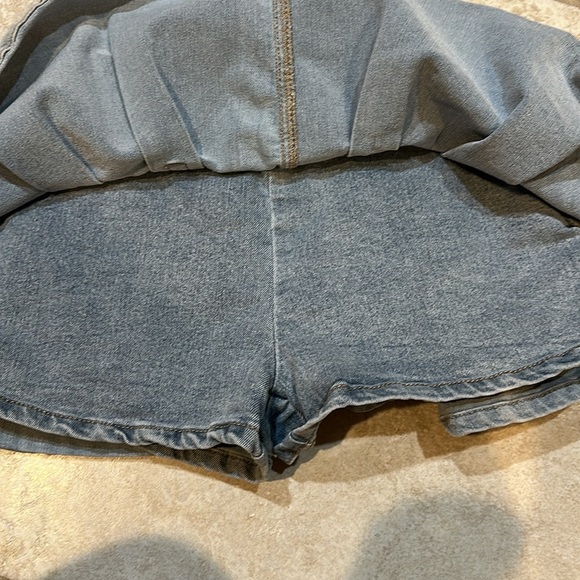 Almost Famous Denim Pleated Micro Mini Skirt Skort M Low Rise Y2K - Picture 8 of 9